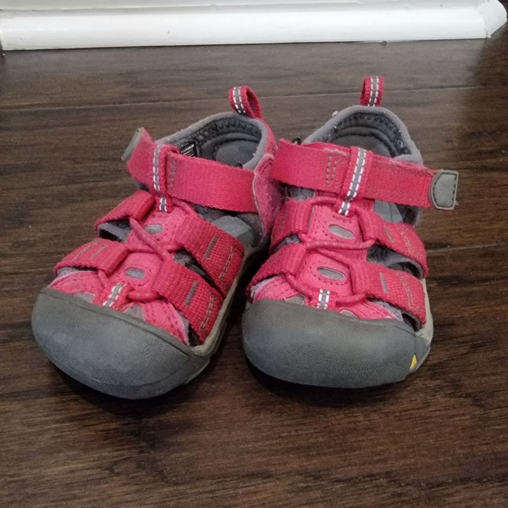 KEEN water/ hiking shoe
